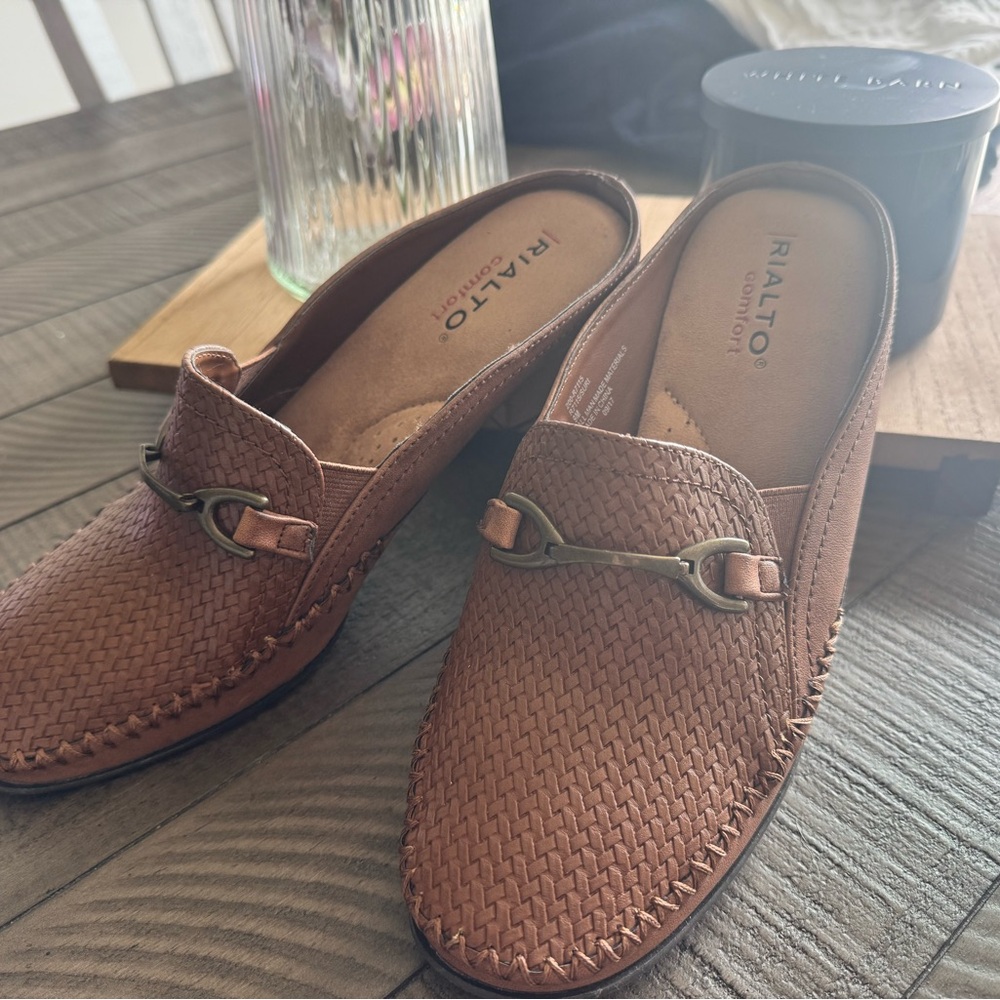 Rialto Women's Brown Woven Loafers